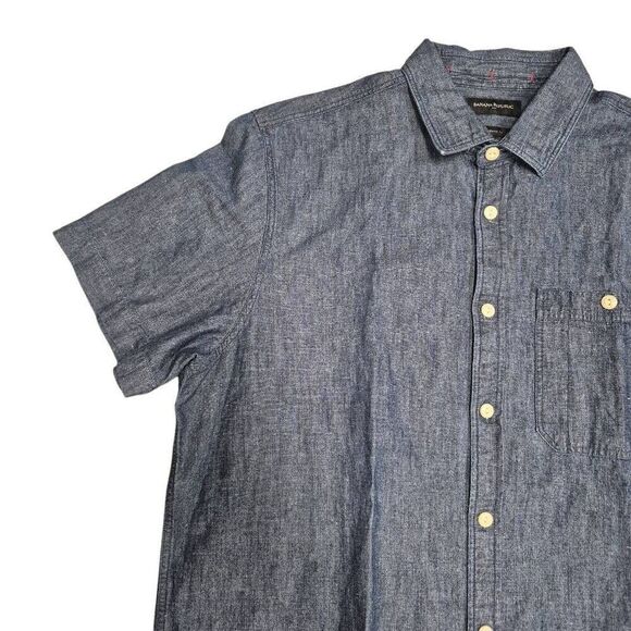 Banana Republic Men's Navy Cotton/Linen Chambray Short Sleeve Button Down Shirt - Picture 2 of 11